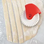 Pastry dough lattice cutter for pizza pie decoration. Plastic roller wheel cutter for easy and beautiful designs. Decora — photo 1