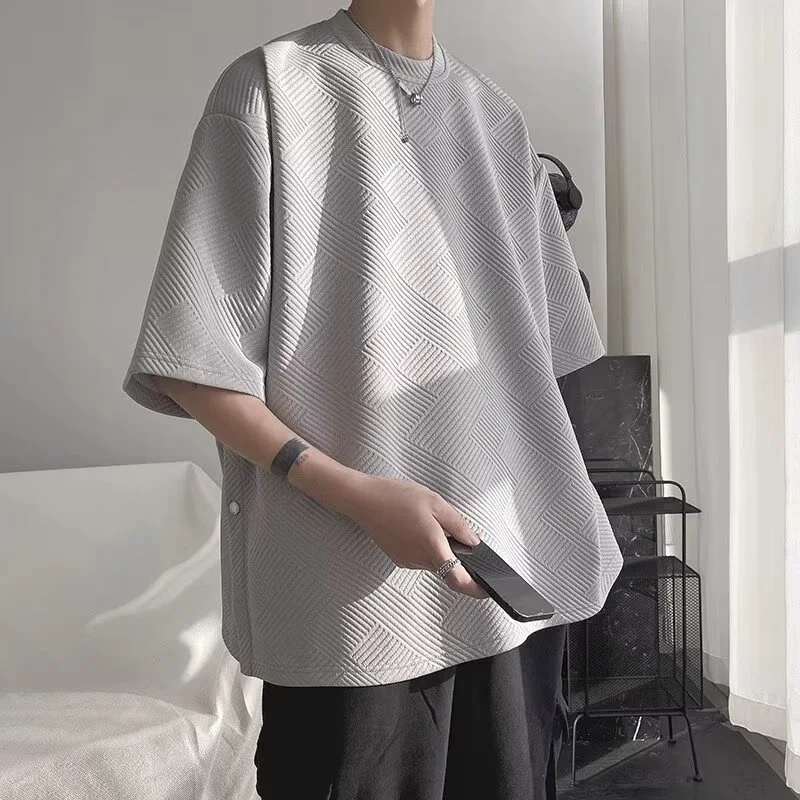 Camiseta Waffle Masculina Manga Curta Solta Conforto e Estilo para o Verão Tecido Leve e Respirável Caimento Perfeito Visual Despojado — foto 13