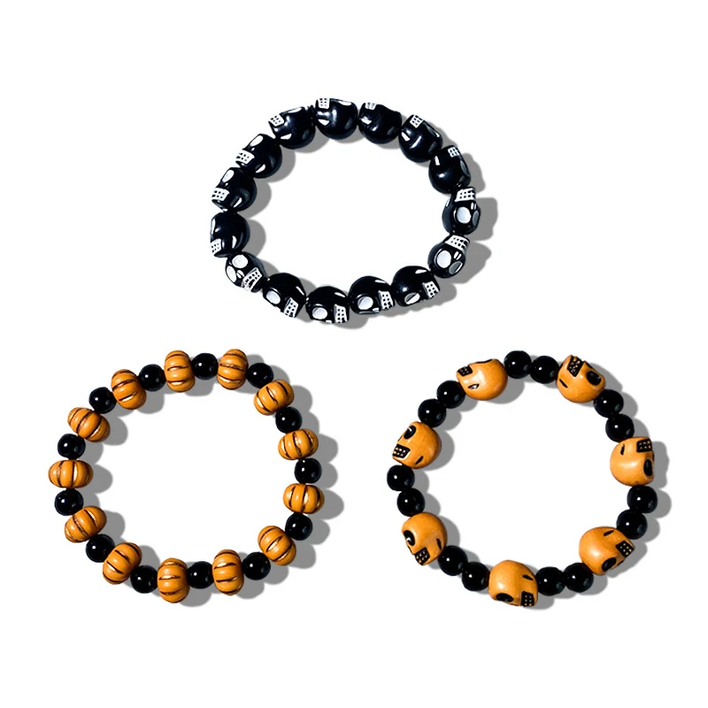Conjunto de pulseiras de miçangas de abóbora caveira de Halloween. Conjunto de três peças para adicionar um toque assustador ao seu visual. — foto 4