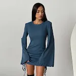 Zwarte gebreide jurk met verzonken strepen voor dames, Europese en Amerikaanse stijl, elegante flared mouwen en taille, herfst/winter collectie. — foto 5