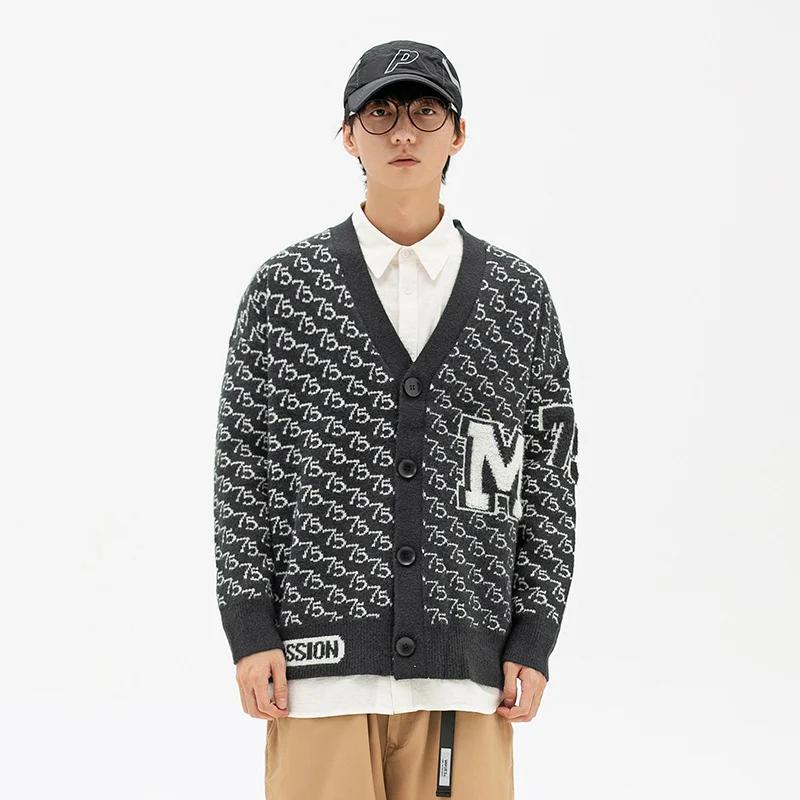 Suéter cardigan masculino com gola em V e botões com jacquard de letras, perfeito para um visual sofisticado e confortável. — foto 8