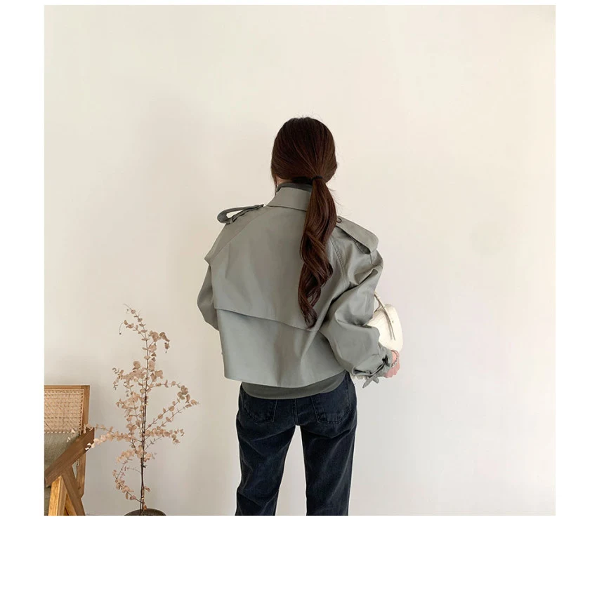 Casaco trench coat curto coreano retrô de outono, design com lapelas, abotoamento duplo, solto, manga longa, versátil e ideal para diversas combinações. — foto 2