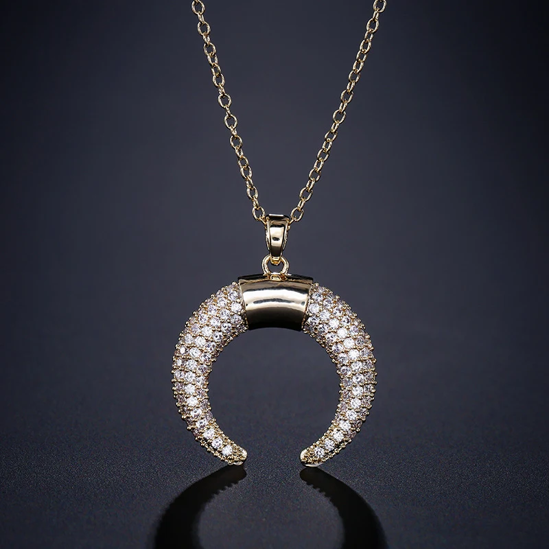 Goldplattierte Halskette für Damen mit rundem Anhänger und AAA Zirkonia. Schmuckstück mit funkelndem Design für einen eleganten Auftritt. — foto 3
