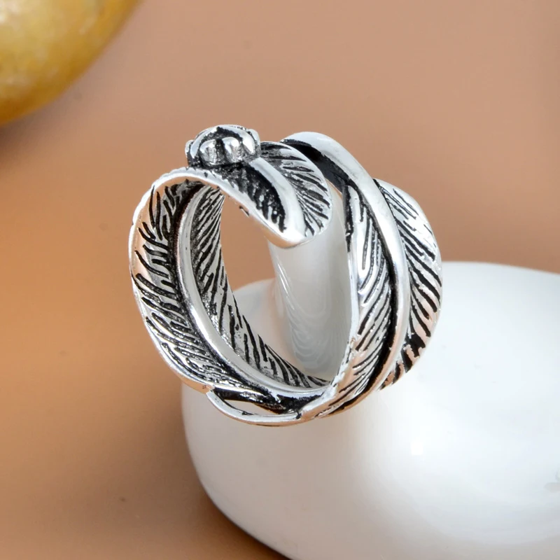 Anillo de pluma para dedo índice, elegante y sutil, perfecto para añadir un toque bohemio a tu estilo diario y expresar tu individualidad. — foto 1