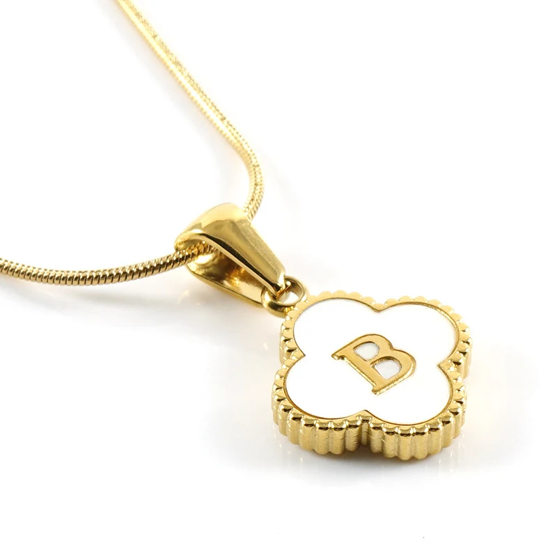 Colar com pingente de trevo de quatro folhas em aço inoxidável com letra, charme e sorte, um presente ideal. — foto 10