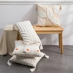 Fronha de almofada moderna nórdica de luxo com tufos e borlas, ideal para decoração. Adicione elegância e conforto ao seu sofá ou cama. — foto 10