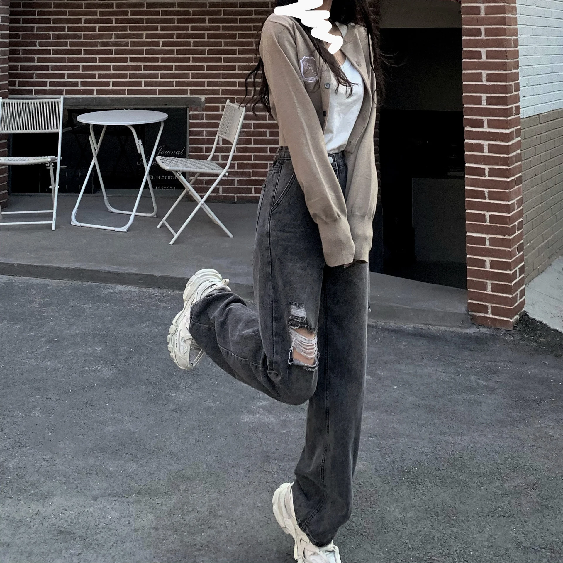 Women's High-rise Straight-leg Loose Wide-leg Jeans. Experience all-day comfort with a relaxed fit and stylish wide leg. — photo 3