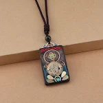 Pingente Thangka Étnico Feito à Mão em Ébano. Leve a arte sagrada e a serenidade budista com você. Um amuleto único e especial. — foto 25
