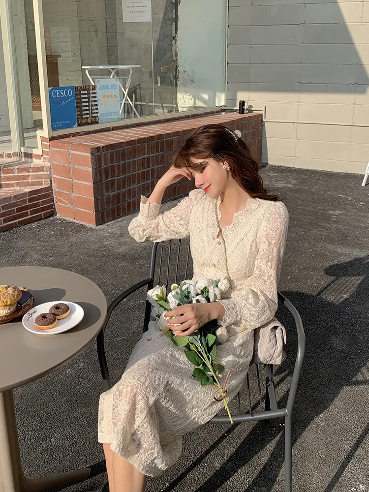 Vestido francês suave para mulheres com renda por baixo, elegância e conforto em uma peça. Ideal para ocasiões especiais, realça a feminilidade com delicadeza. — foto 3