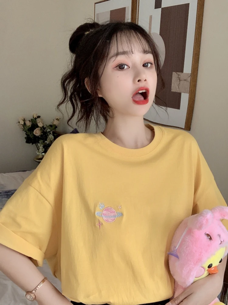 T-shirt a maniche corte con stampa ricamata. Top ampio — foto 4