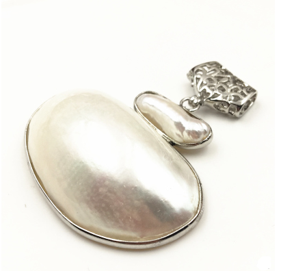 Pingente de ostra de pérola natural irregular, acessório de moda, pingente 40x45mm, elegante e moderno, ideal para um visual sofisticado. — foto 1