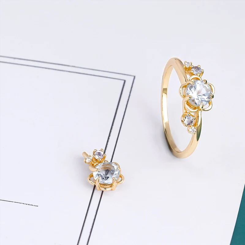 Anel de flor de topázio azul céu natural para mulheres. Joia elegante e charmosa, presente perfeito para ela. Design floral único e deslumbrante. — foto 4
