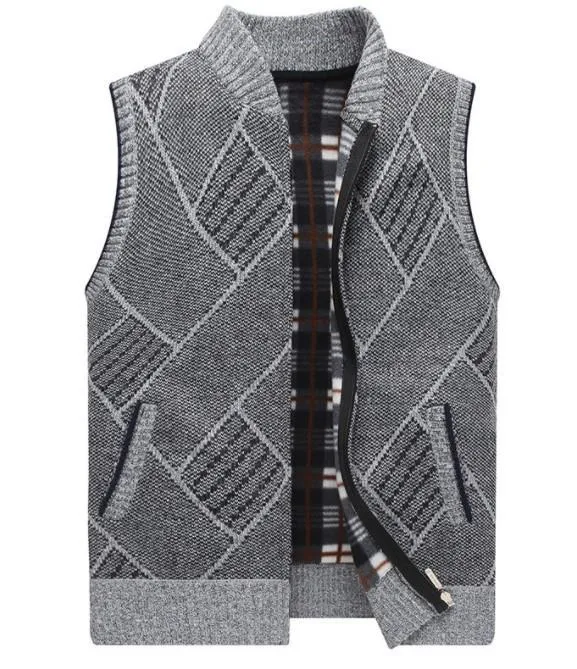 Cappotto cardigan in maglia spesso plus size, vestibilità slim. Caldo e confortevole, perfetto per un look elegante e valorizzante. — foto 3
