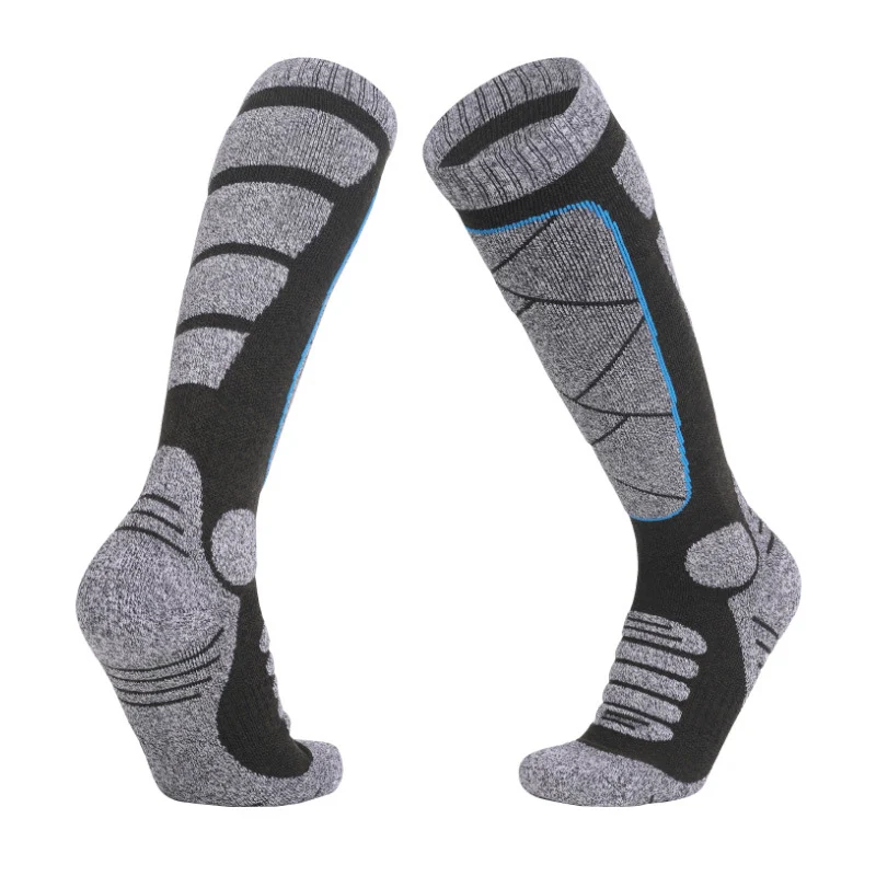 Dames herfst en winter warme outdoor sportsokken. Thermische sokken, ideaal voor buitenactiviteiten, comfortabel en gemaakt van badstof. — foto 4