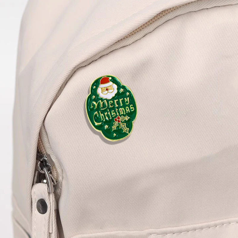 Broche de Natal de Desenho Animado para Homens e Mulheres. Adicione um toque festivo e divertido ao seu visual e celebre a magia do Natal com estilo. — foto 7