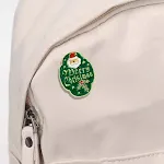 Broche de Natal de Desenho Animado para Homens e Mulheres. Adicione um toque festivo e divertido ao seu visual e celebre a magia do Natal com estilo. — foto 7