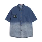 Erkek Gradient Inkjet Denim Kısa Kollu Gömlek. Rahat ve şık, günlük kullanım için ideal. Modern ve serin bir görünüm sunar. — Fotoğraf 2