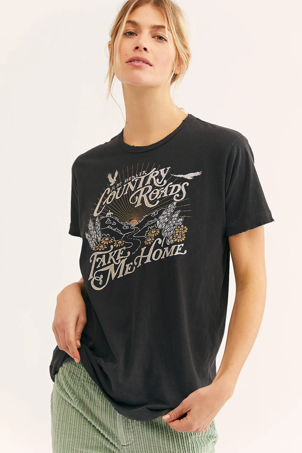 Hand printed black top for a unique and stylish look. Experience the comfort and exclusivity of this handcrafted garment — photo 4