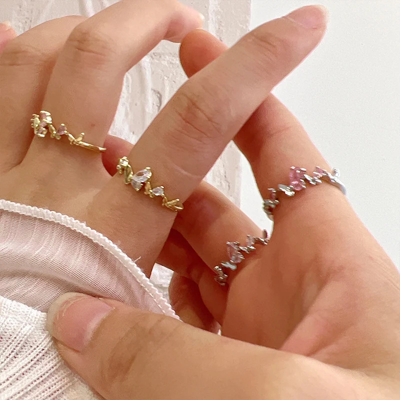 Anel feminino de borboleta com zircônia, nova moda. Um acessório brilhante e elegante para realçar sua beleza e estilo. Presente perfeito. — foto 5