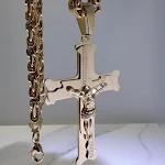 Handgemaakte halsketting met kruis hanger van roestvrij staal en titanium. Duurzaam en stijlvol, ideaal als cadeau of voor dagelijks gebruik. — foto 2