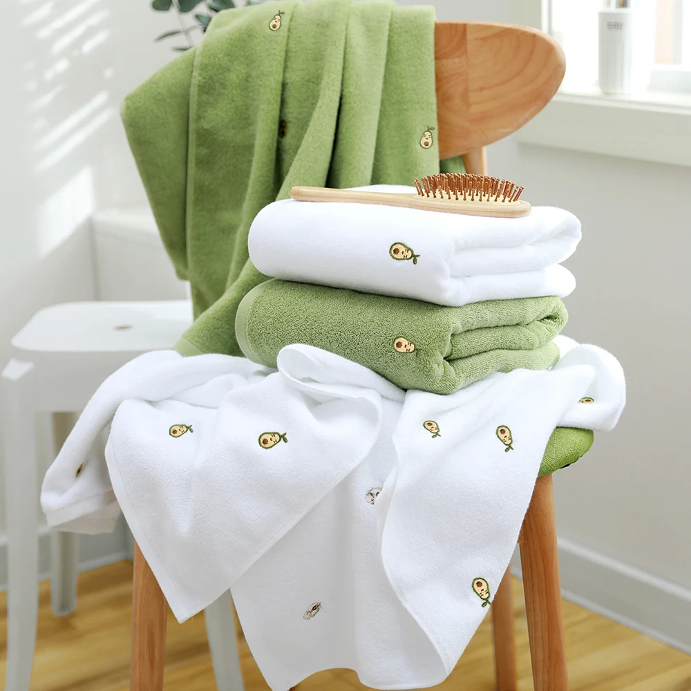 Toalha de banho de algodão com bordado de abacate, macia e absorvente, para um banho relaxante e com toque especial de requinte. — foto 1