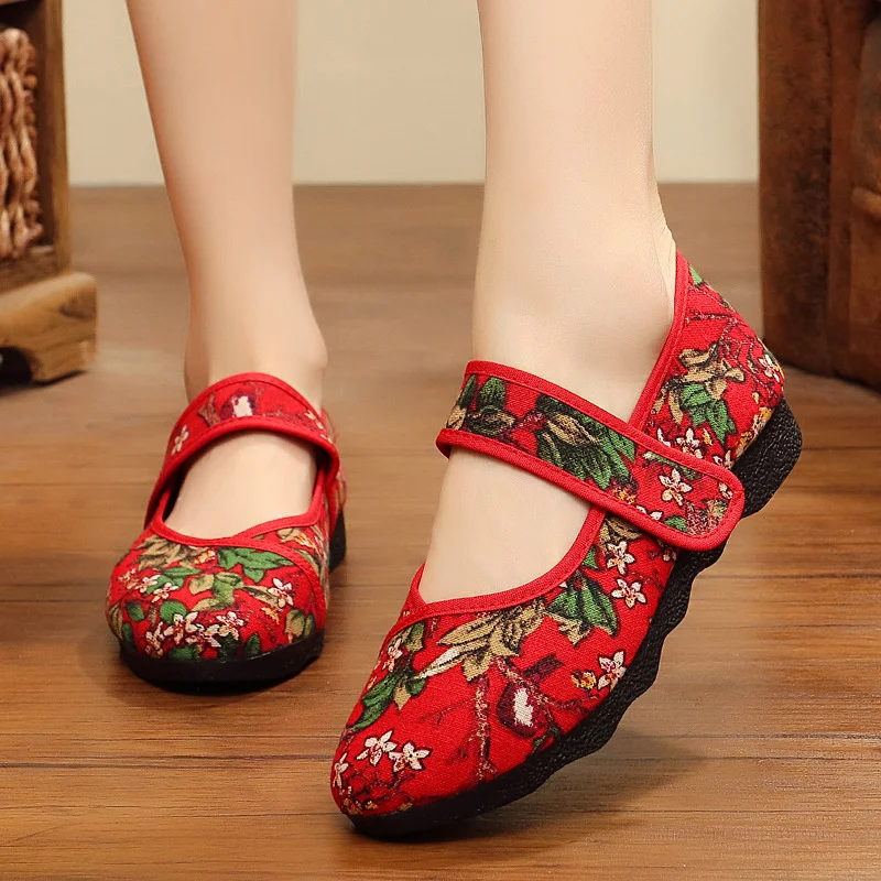 Soft bottom round shoes offer ultimate comfort and flexibility. Perfect for everyday wear, experience a lightweight and — photo 5