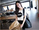 T-shirt with big lips for a bold and fun look. Enjoy comfort and express your unique personality with this garment, perf — photo 1