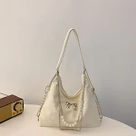 Bolsa de ombro feminina Niche Commuter Pearl Chain, tote versátil. Combine com tudo e leve seus pertences com estilo e praticidade. — foto 18