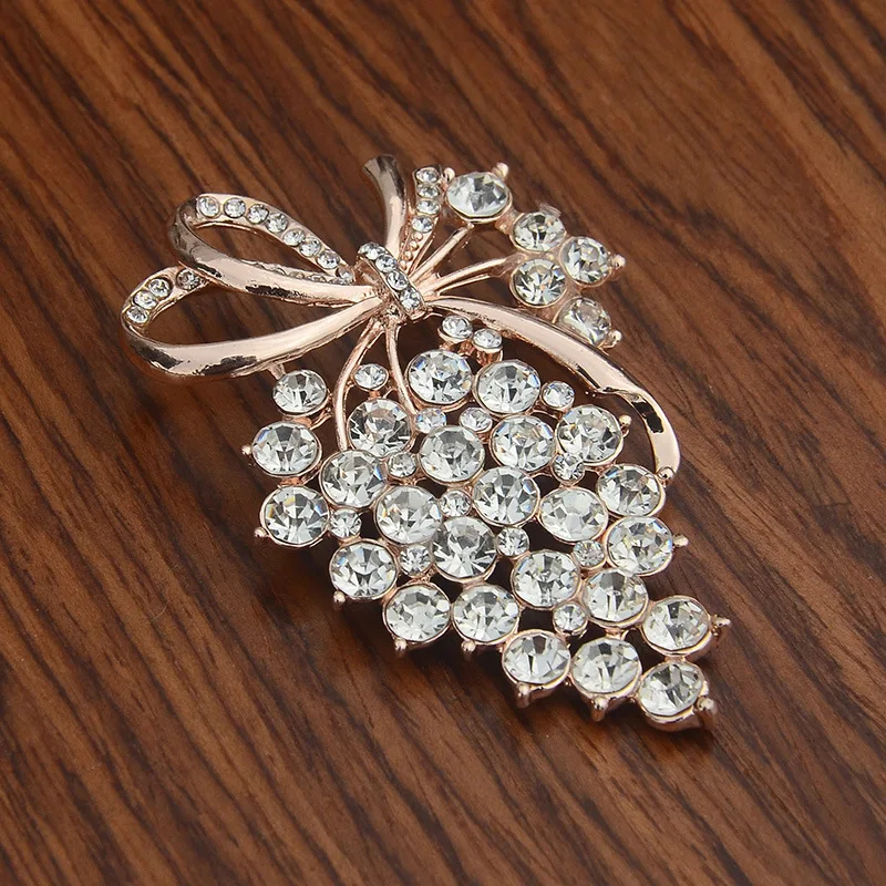 Vrouwen diamant druiven broche Een schitterende broche om je look te verfraaien. Elegant en tijdloos design. Perfect voor speciale gelegenheden of dagelijks gebruik. — foto 12