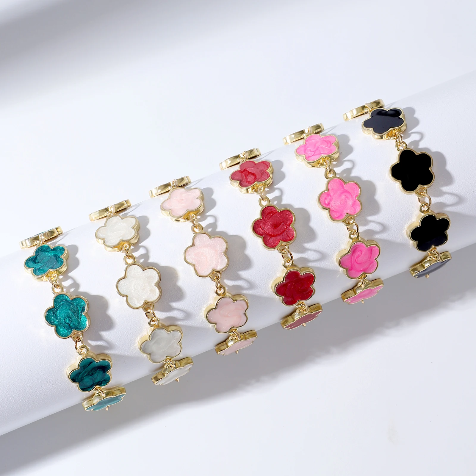 Pulseira Flor de Grama Cinco Folhas para Mulheres, Design de Nicho, Flor de Ameixa, Sofisticada, Fashion e Elegante. — foto 3