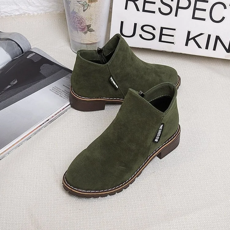 Botas nude com salto rústico e efeito frosted. Ideal para um visual elegante e moderno, combinando conforto e sofisticação em cada passo. — foto 3