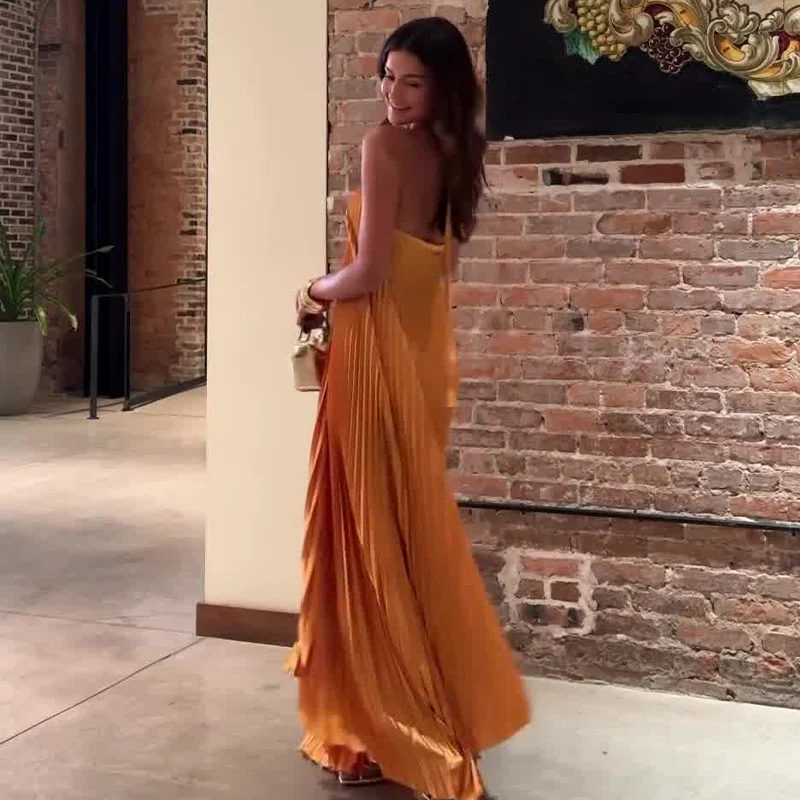 Vestido de praia sem mangas com gola halter, estilo férias. Leve, fresco e perfeito para o verão. Ideal para curtir na praia com conforto. — foto 2