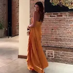 Vestido de praia sem mangas com gola halter, estilo férias. Leve, fresco e perfeito para o verão. Ideal para curtir na praia com conforto. — foto 2