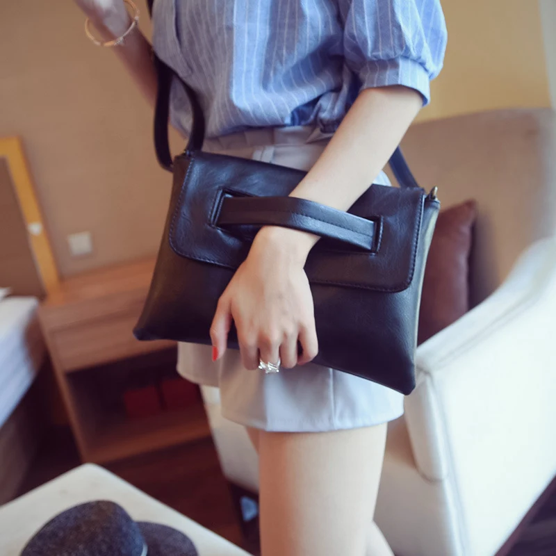 Bolsa Mensageiro Feminina Envelope Moderna Essencial Para Mulheres Elegante e Versátil Perfeita Para o Dia a Dia Confortável e Estilosa — foto 1