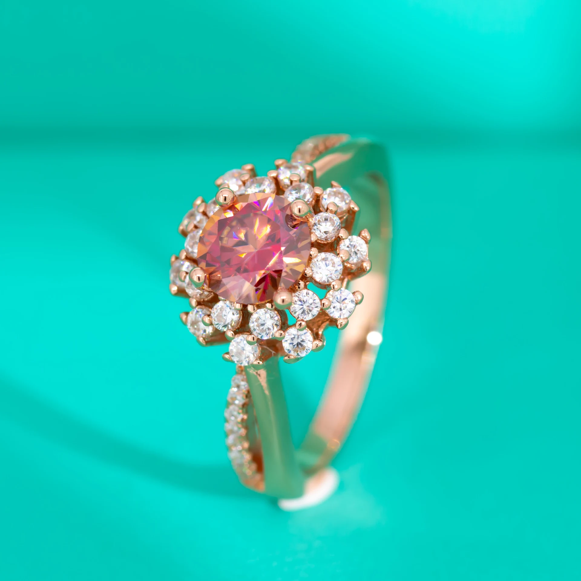 Anillo de flores de moissanita roja colorida para mujer, una joya elegante y llamativa para realzar tu belleza natural, perfecto para regalo. — foto 10