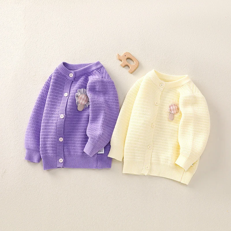 Suéter Cardigan Infantil Simples Doce Moda infantil para meninas Cardigã fofo e confortável Perfeito para sobrepor looks e aquecer com estilo. — foto 7