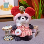 Boneca Panda Fofa para Presentear. Um adorável brinquedo que estimula a imaginação e a diversão das crianças. Um presente perfeito e encantador. — foto 1