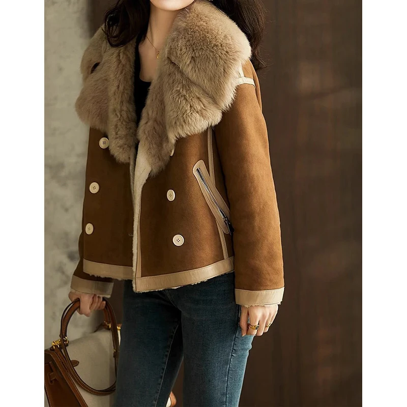 Cappotto in lana d'agnello con pelliccia integrata, giacca in lana e pelliccia, soprabito elegante e caldo per l'inverno, comfort e lusso. — foto 11