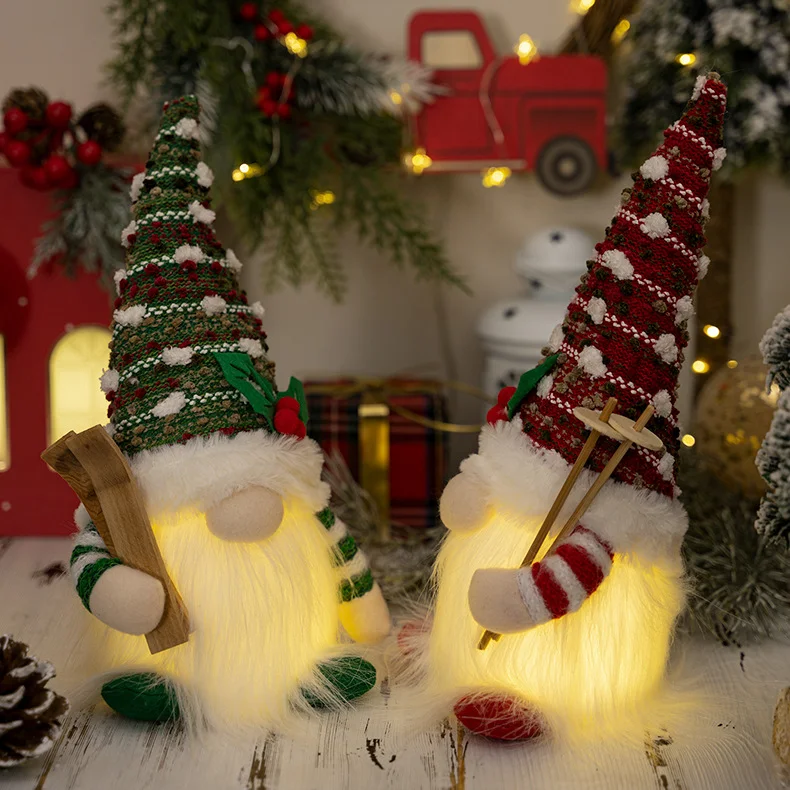 Decorações de Natal americanas boneca de tricô com luz. Enfeites criativos brilhantes. Crie um ambiente festivo e aconchegante. — foto 2