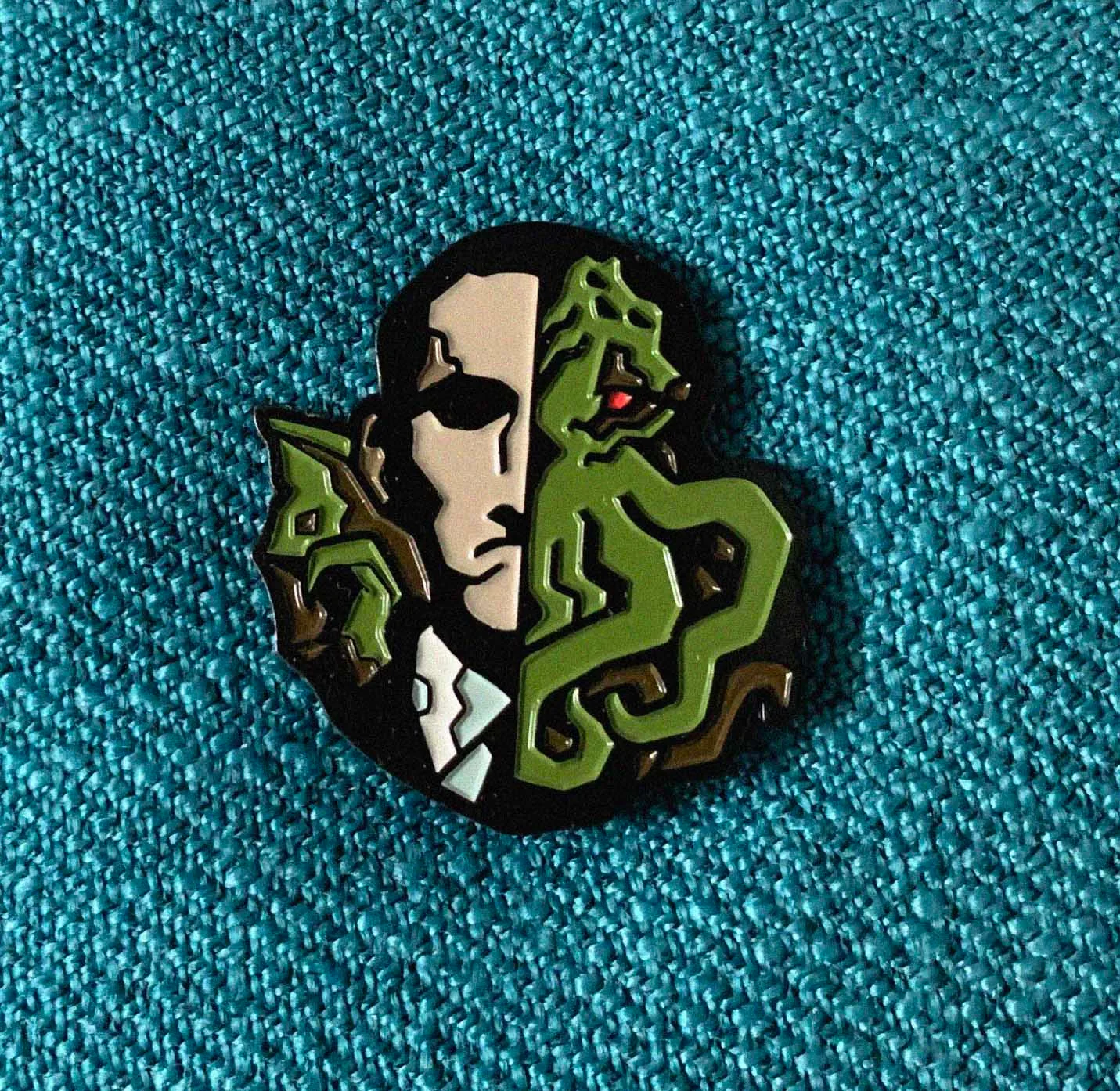 Cthulhu Cthulhu Old Dominator Metallbrosche. Zeige deine Liebe zu Lovecraft und dem kosmischen Horror mit dieser einzigartigen Anstecknadel. — foto 1