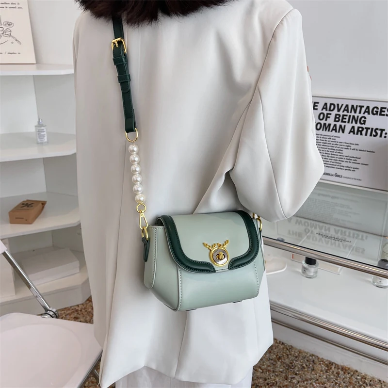Title 12, Bolsa feminina pequena com textura e combinação...