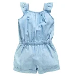 Macacão jeans lindo para meninas — Conforto e estilo em uma peça só. Ideal para brincar, passear e arrasar em qualquer ocasião. — foto 3