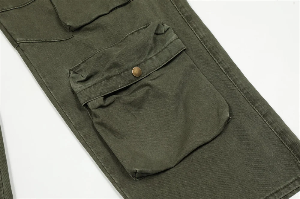 Title 14, Multi-pocket cargo pants with three-dimensional...
