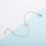 Pulseira de aço inoxidável com padrão floral simples, ideal para um toque de elegância natural, durável e perfeita para uso diário. — foto 15