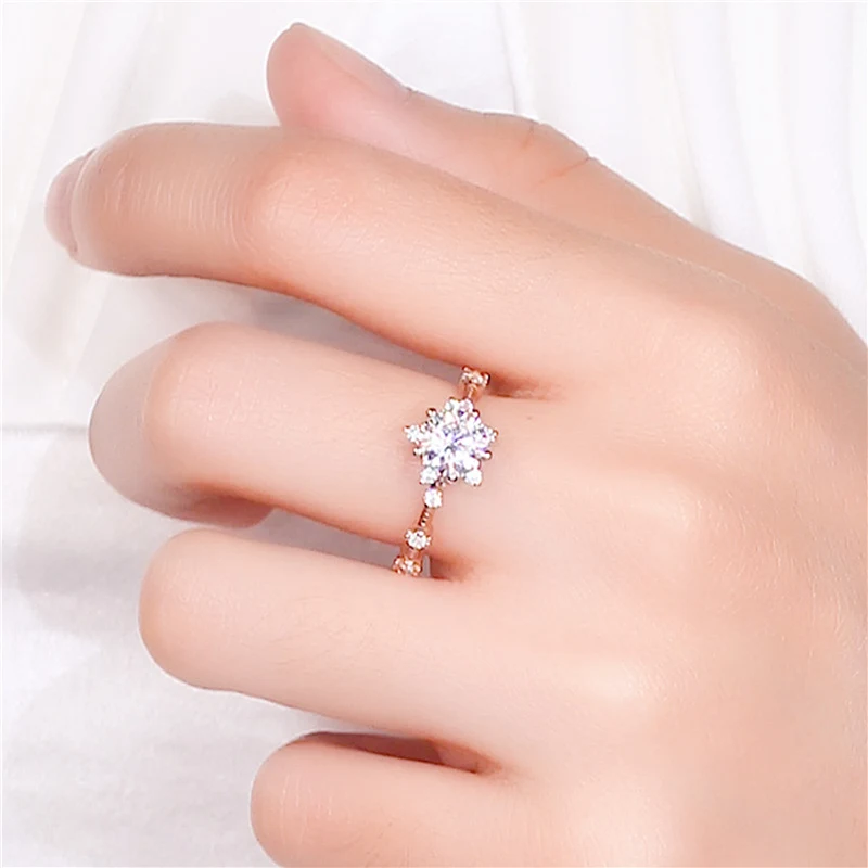 Anel de micro cravação Sweet Retro Lace para brilho delicado. Perfeito para diamantes pequenos, realça a joia com elegância. — foto 14
