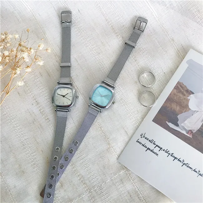 Pemperamento literario retro pequeño y exquisito Reloj simple — foto 7