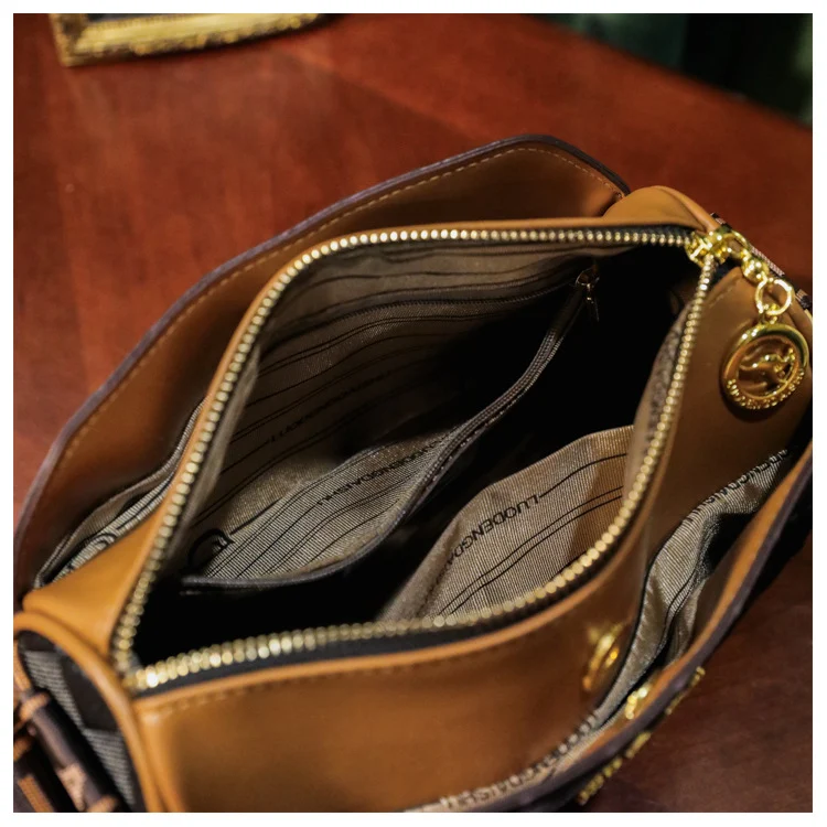 Title 6, Bolsa feminina transversal de couro com design ...