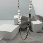 Colar Hip Hop de aço titânio com pérolas e costuras, unissex, estilo frio, corrente para suéter, design de nicho. Acessório moderno e estiloso. — foto 1