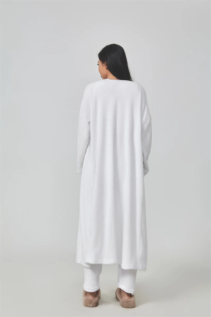 Conjunto de pijama acogedor de 3 piezas para mujer, ideal para estar en casa cómodamente. Suaves conjuntos de descanso y estilo. Sets a juego para un look completo. — foto 25