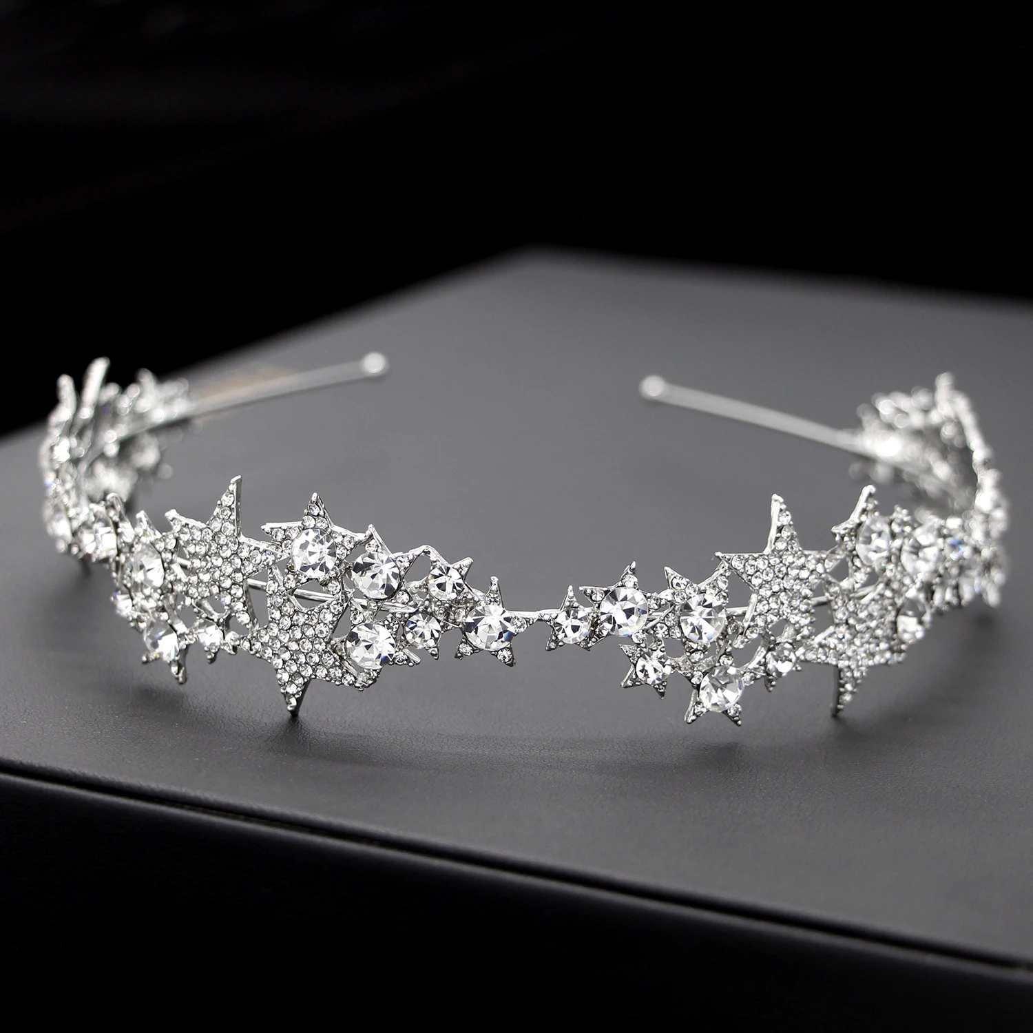 Bruidsornamenten met bruidssluier en accessoires voor formele jurken. Verfraai je look met elegantie en stijl. — foto 4